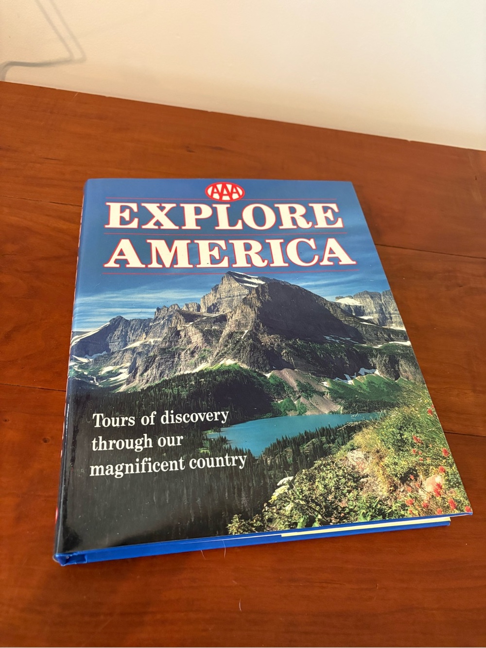 AAA Explore America Travel Book Road Trip Guide Hardcover coffee table